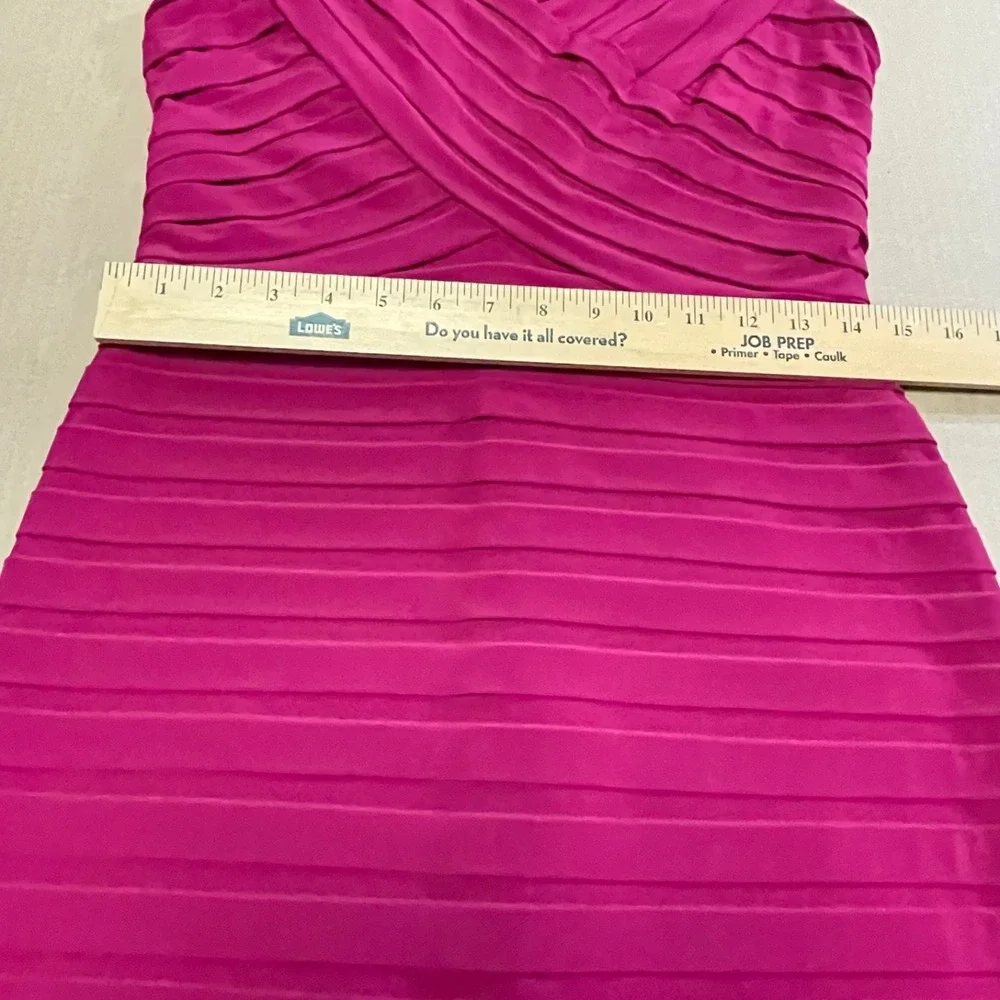 Adrianna Papell Body Con Magenta Tiered Bandage Style Dress Knee Length Size 10